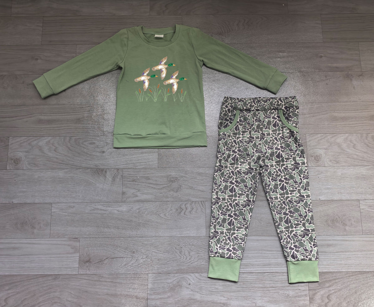 Preoder BLP1358 Baby Boys Embroidery Mallard Duck Top with Camo Jogger Pants