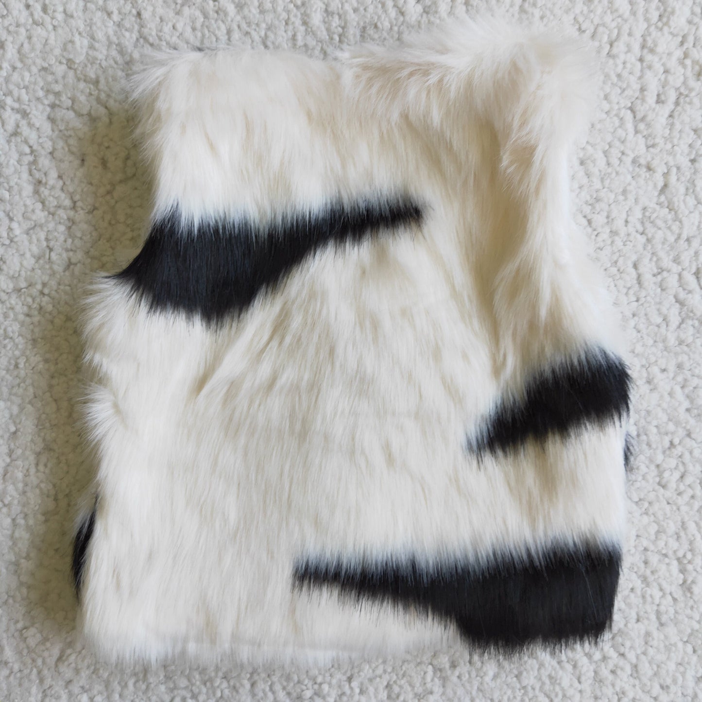 Girls white and black winter faux fur vest 6 A21-13