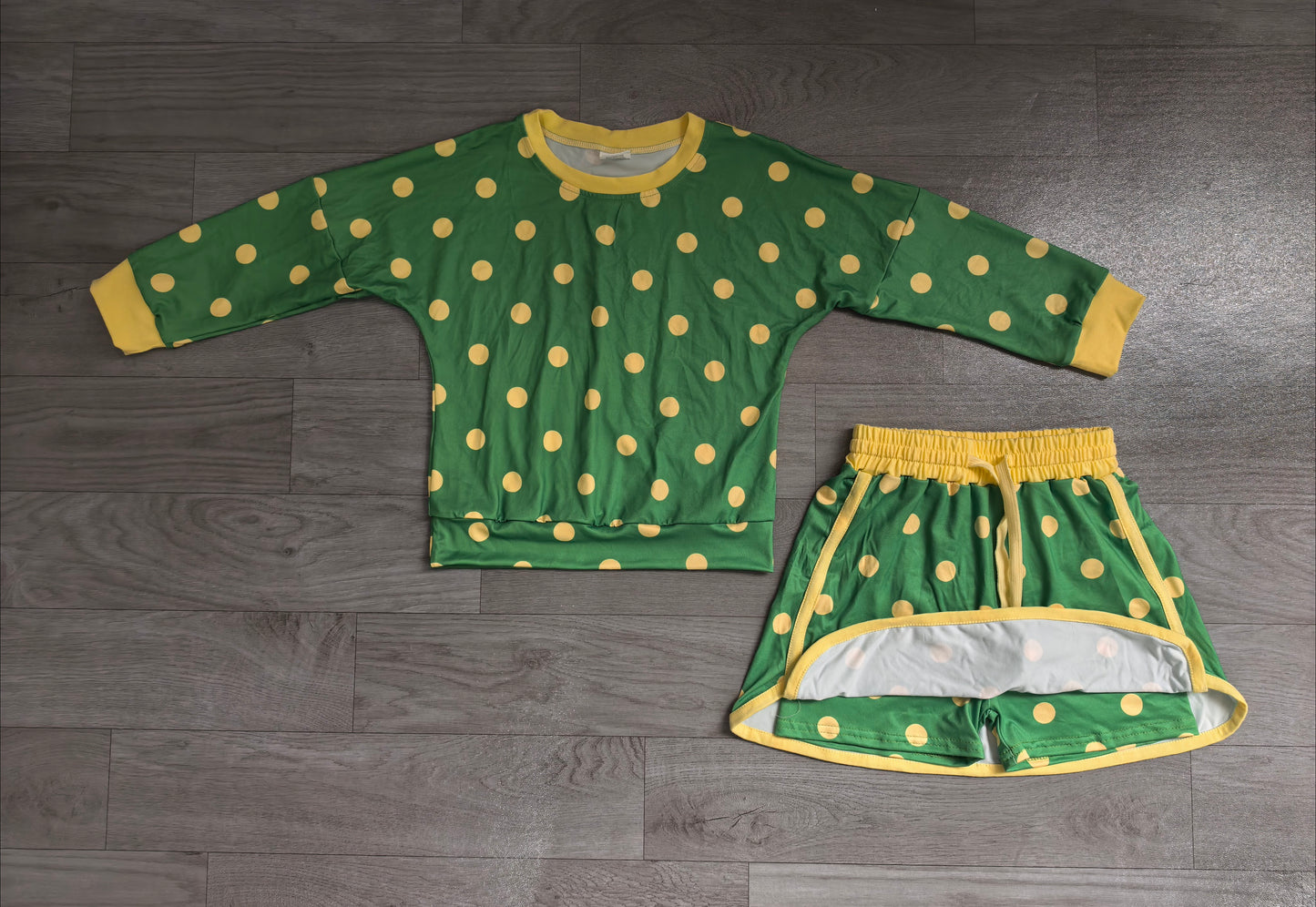 8.15 GLD1764 Preorder KidsGreen Polka Dot Sweatshirt Skirt Set Long Sleeve Top with Skirt Outfit