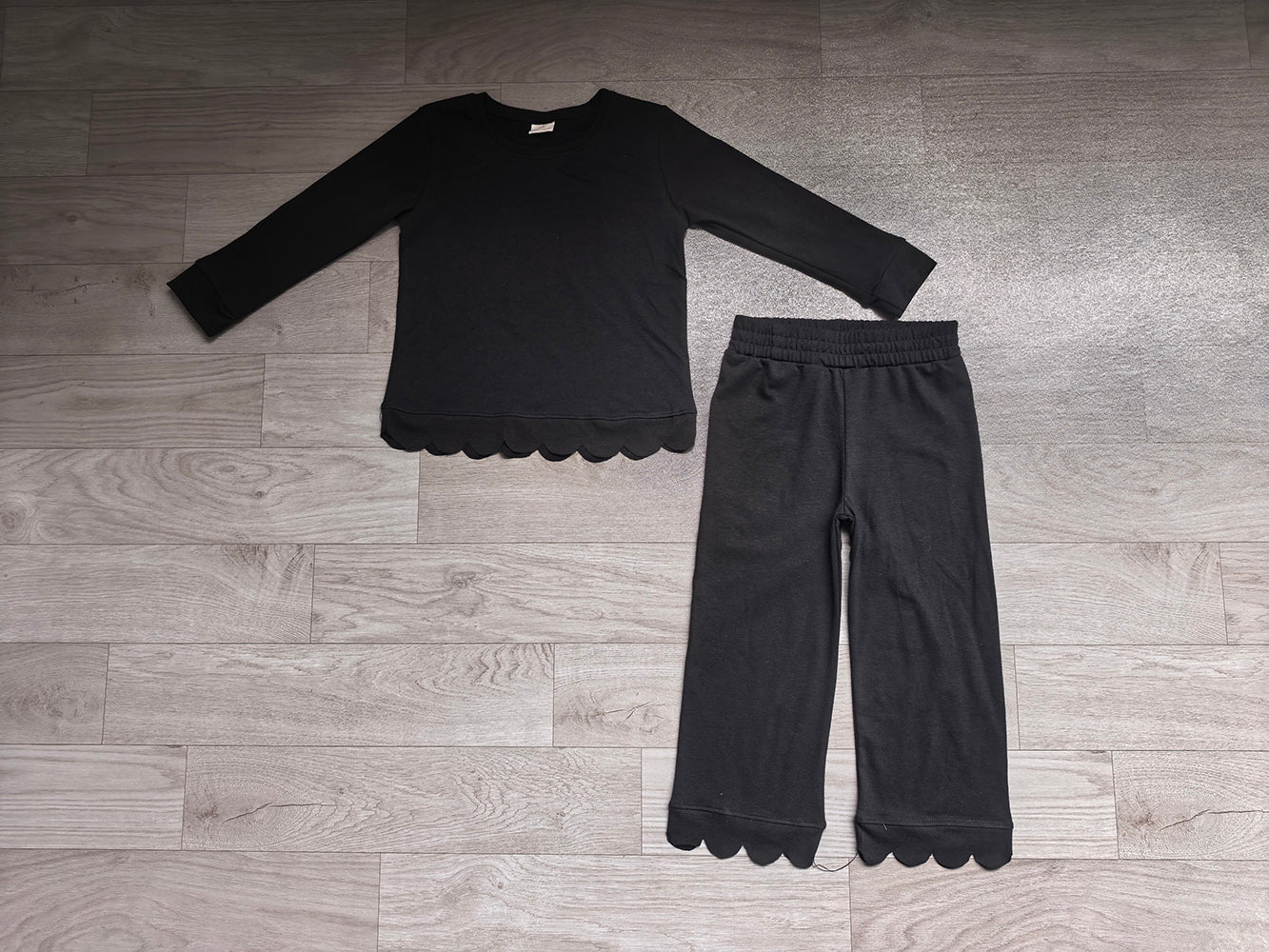 4.10 GLP3290 Preorder Black Cotton Girls Scallop Clothes Set