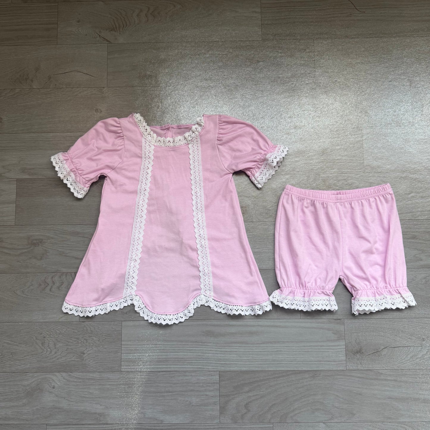 GSSO3681 Toddler Girls Lavender Lace Trim 2-Piece Outfit | Puff Sleeve Top & Bloomer Shorts Set