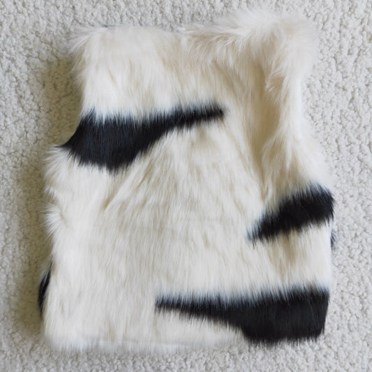 Girls white and black winter faux fur vest    6 A21-13